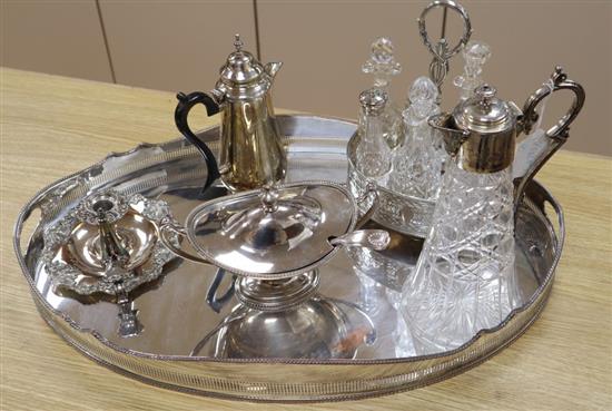 A quantity of plated wares including a seven bottle cruet, a claret jug and a large oval tray, 61cm (6)